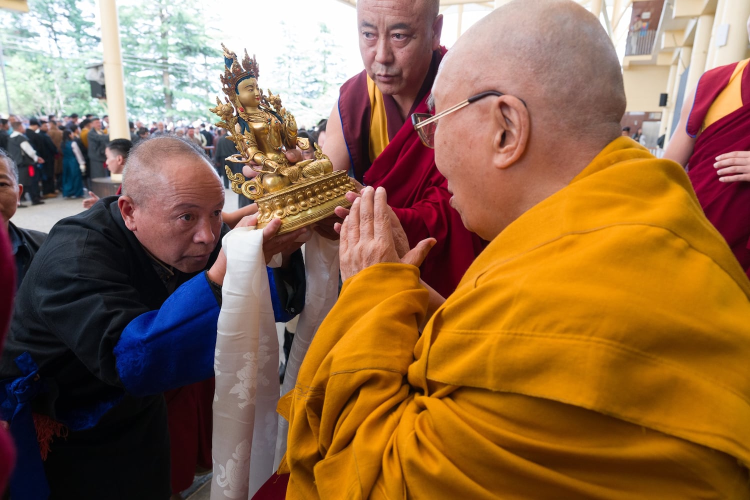 ༧གོང་ས་མཆོག་གིས་བོད་མིའི་སྒྲིག་འཛུགས་ཀྱི་ལས་བྱེད་ཚོར་མཇལ་ཁ་བསྩལ་བ།