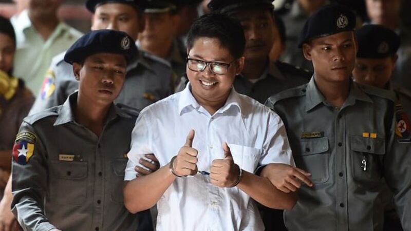 Reuters journalist Wa Lone (C) arrives in court in Yangon to face a verdict, Sept. 3, 2018. Wa Lone, 32, and fellow Reuters journalist Kyaw Soe Oo, 28, were jailed for seven years for breaching Myanmar's state secrets law during their reporting of a massacre of Rohingya.