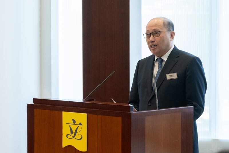 鄭雁雄致辭時要求議員「理性監督」。（梁君彥臉書圖片）