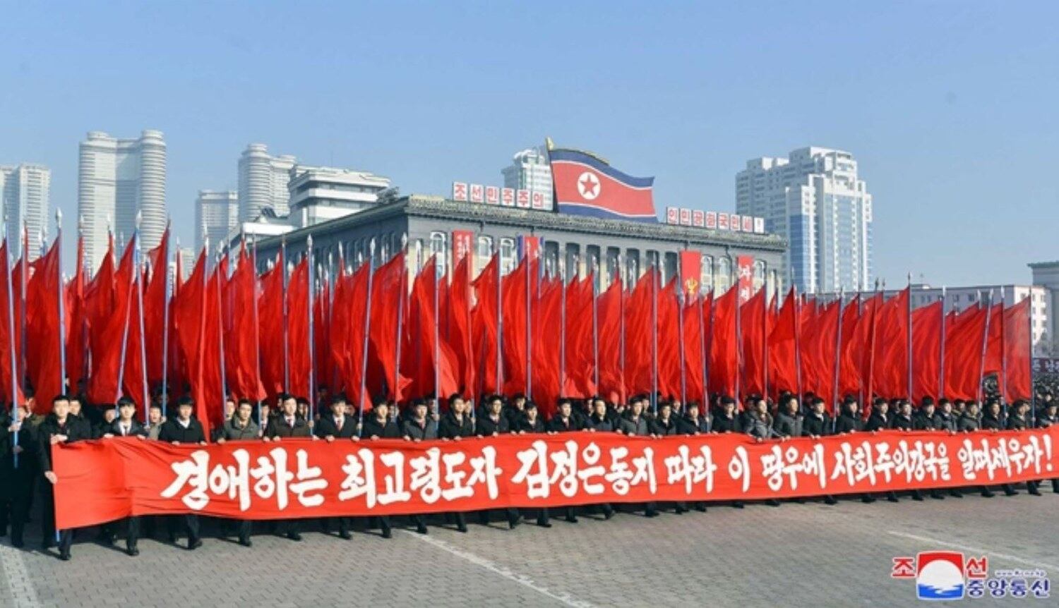 북한 노동당 중앙위원회 제7기 제5차 전원회의에서 제시된 과업을 관철하기 위한 평양시 궐기대회가 지난 5일 김일성광장에서 열렸다고 조선중앙통신이 6일 보도했다.