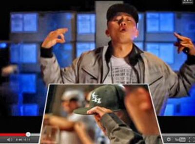 Những tay rapper luôn ấn tượng với những chiếc quần rộng thùng thình, mũ lưỡi trai...