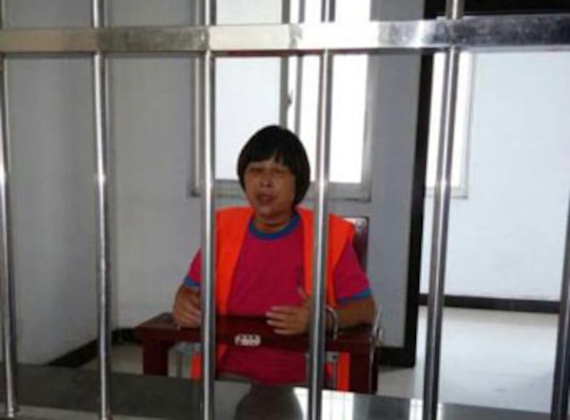 被指捅死警察刑拘的河南訪民張小玉,疑遭刑訊迫供,雙眼失明。(伍雷律師微博)