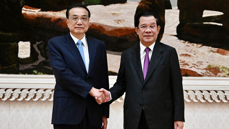 Hun Sen With Li Keqiang on 09-11-2022 by AP.jpg