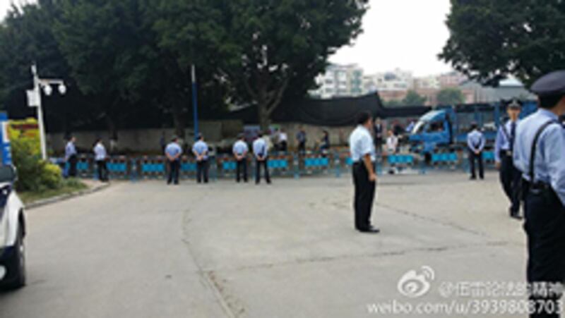 2014年11月28日，廣州天河區法院外的各個路口，均有警察戒備。(代表律師微博 )