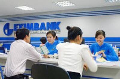 Dịch vụ ở ngân hàng Eximbank (minh họa). Courtesy laodong.com