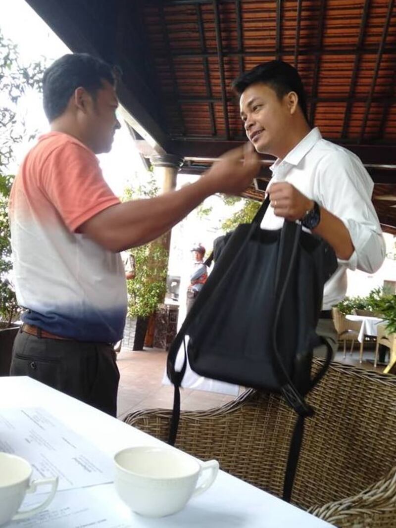 លោក គង់ ម៉ាស់ (អាវលឿង) CNRP ខេត្ត​ស្វាយរៀង