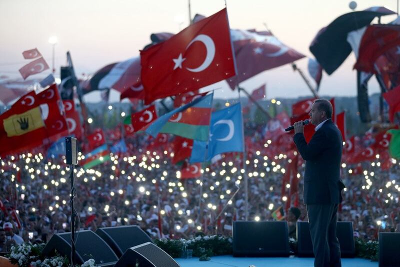 ئىستانبۇلدىكى دېموكراتىيە ۋە شېھىتلەر يىغىنى دېگەن نامدا چوڭ يىغىن