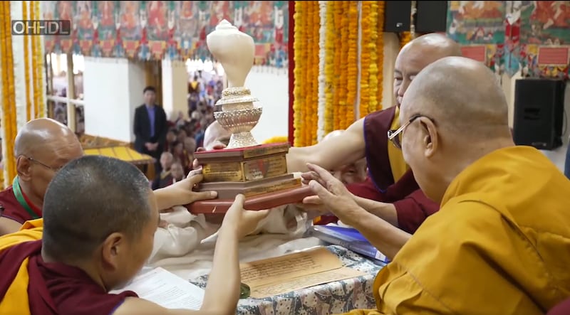 ཧི་མ་ལ་ཡའི་དད་ལྡན་པ་རྣམས་ཀྱིས་བྱམས་བརྩེའི་གཟེངས་རྟགས་ཕུལ་བའི་སྐབས། ༢༠༢༦།༥།༢༠