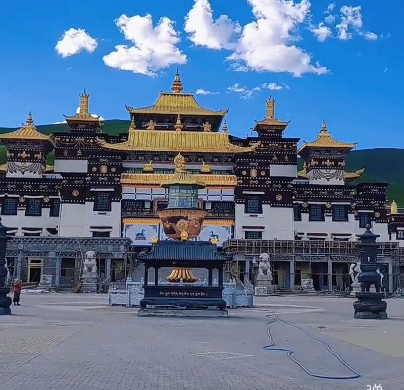 བོད་ནས་འབྱོར་བའི་གནས་ཚུལ་ནང་རྫ་སེར་ཤུལ་ཐེག་ཆེན་དར་རྒྱས་གླིང་དགོན་པར་རྒྱ་ནག་གཞུང་གིས་བཅོས་སྒྲིག་ལས་འགུལ་སྤེལ་ཡོད་བཞིན་ཡོད་འདུག