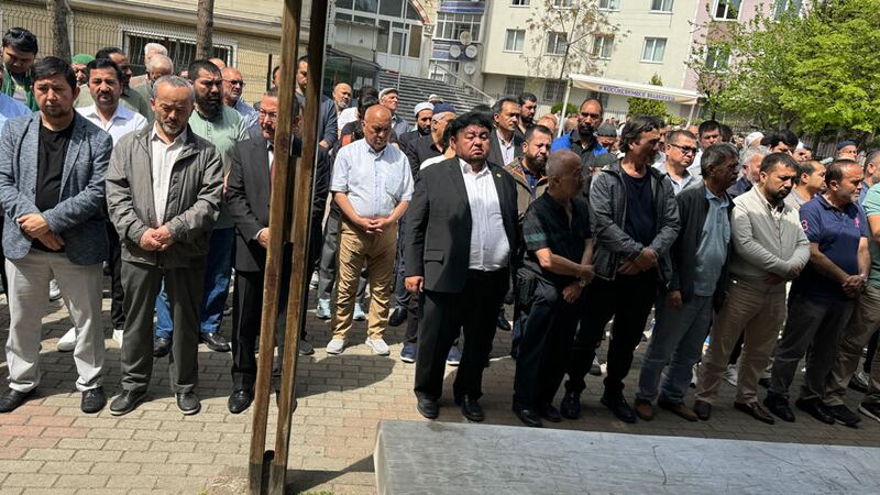 مەرھۇمە ئائىشە ياسىننىڭ جىنازا نامىزى ئوقۇلۇۋاتقان كۆرۈنۈش. 2024-يىلى 16-ئاپرېل، ئىستانبۇل