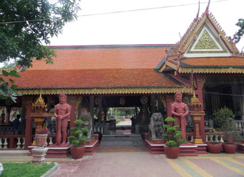 បូជនីយដ្ឋាន​លោក​ឧកញ៉ា ឃ្លាំង មឿង ស្ថិត​ក្នុង​ខេត្ត​ពោធិ៍សាត់។ រូបថត​ថ្ងៃ​ទី​១៥ សីហា ឆ្នាំ​២០១៥