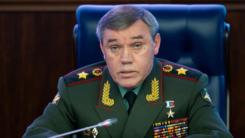 俄罗斯总参谋长格拉西莫夫（Valery Gerasimov）公开宣称：”使用非军事手段实现政治和战略目标，被证明远比使用武力更加有效。”（美联社图片）