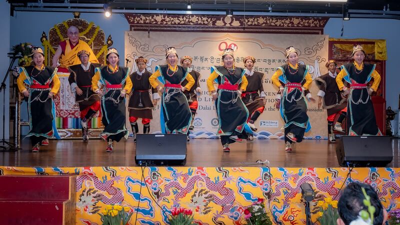 ནིའུ་ཡོག་ཏུ་སྐུའི་གོ་སྟོན་གྱི་བྱམས་བརྩེའི་ལོ་དང་བསྟུན་ནས་བྱང་ཨ་རིའི་གཟའ་མཇུག་སློབ་གྲྭ་ཁག་ཕན་ཚུན་རིག་རྩལ་འགྲན་བསྡུར་ཐེངས་དང་པོ་འདི་གཉེར་ཡོད་པ།   ༢༠༢༦།༤།༤