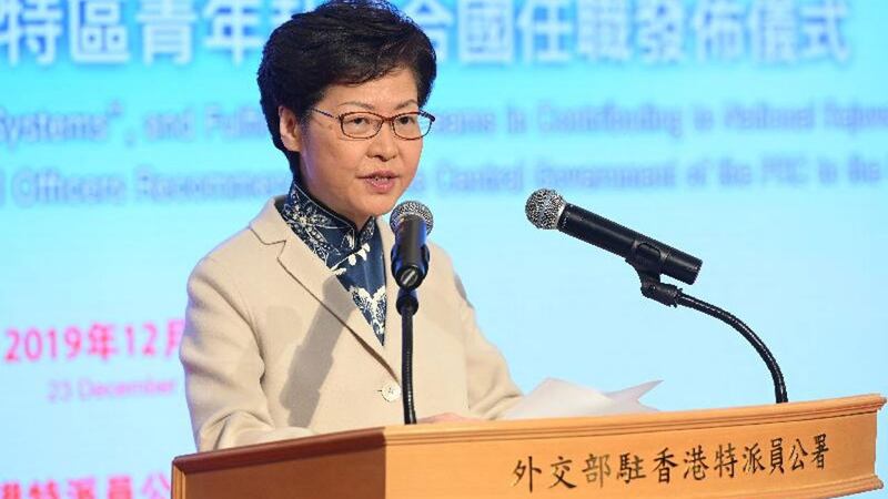 2019年12月23日，特首林郑月娥宣布，5位来自行政署，香港天文台，机电工程署，廉政公署的青年公务员，将获准联合国任职。（政府新闻处）