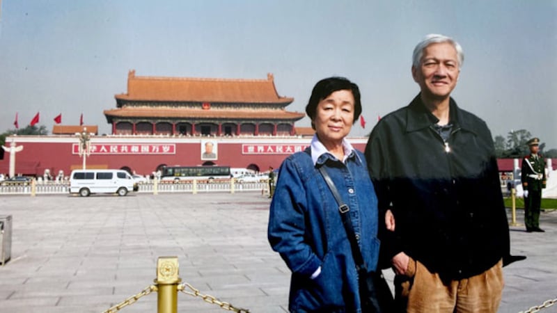 李怡與太太梁麗儀。（受訪者提供）