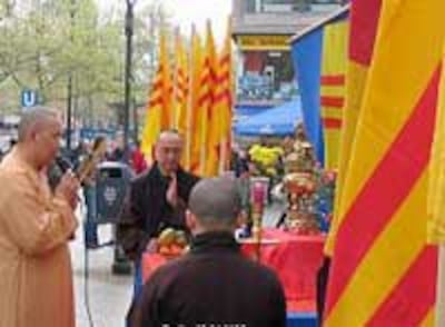 BerlinPraying200.jpg