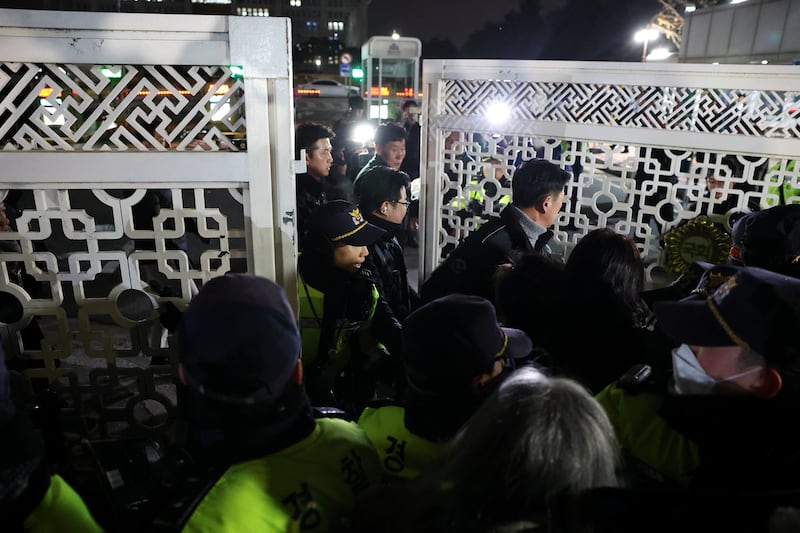 2024-12-03T150936Z_1219025949_RC2RHBAN0O8O_RTRMADP_3_SOUTHKOREA-POLITICS.JPG
