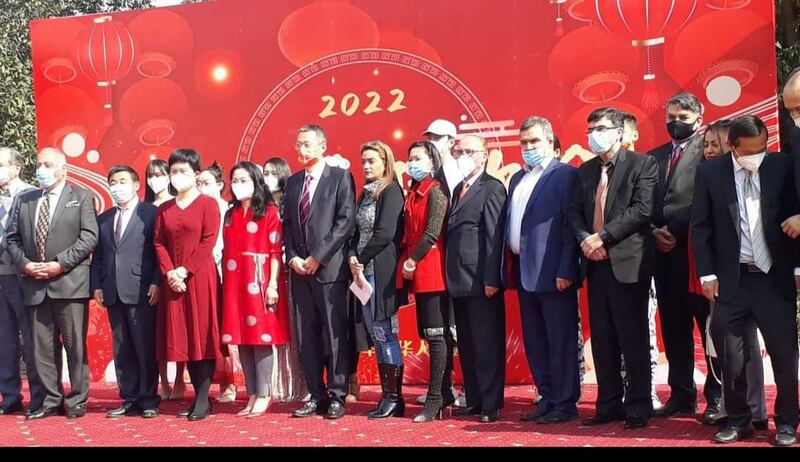 ئىسلامئابادتىكى خىتاي مۇھاجىرلار جەمئىيىتى بىلەن پاكىستاندىكى خىتاي ئەلچىخانىسى بىرلىشىپ ئورۇنلاشتۇرغان چاغانلىق پائالىيەتتە خاتىرە سۈرەت.