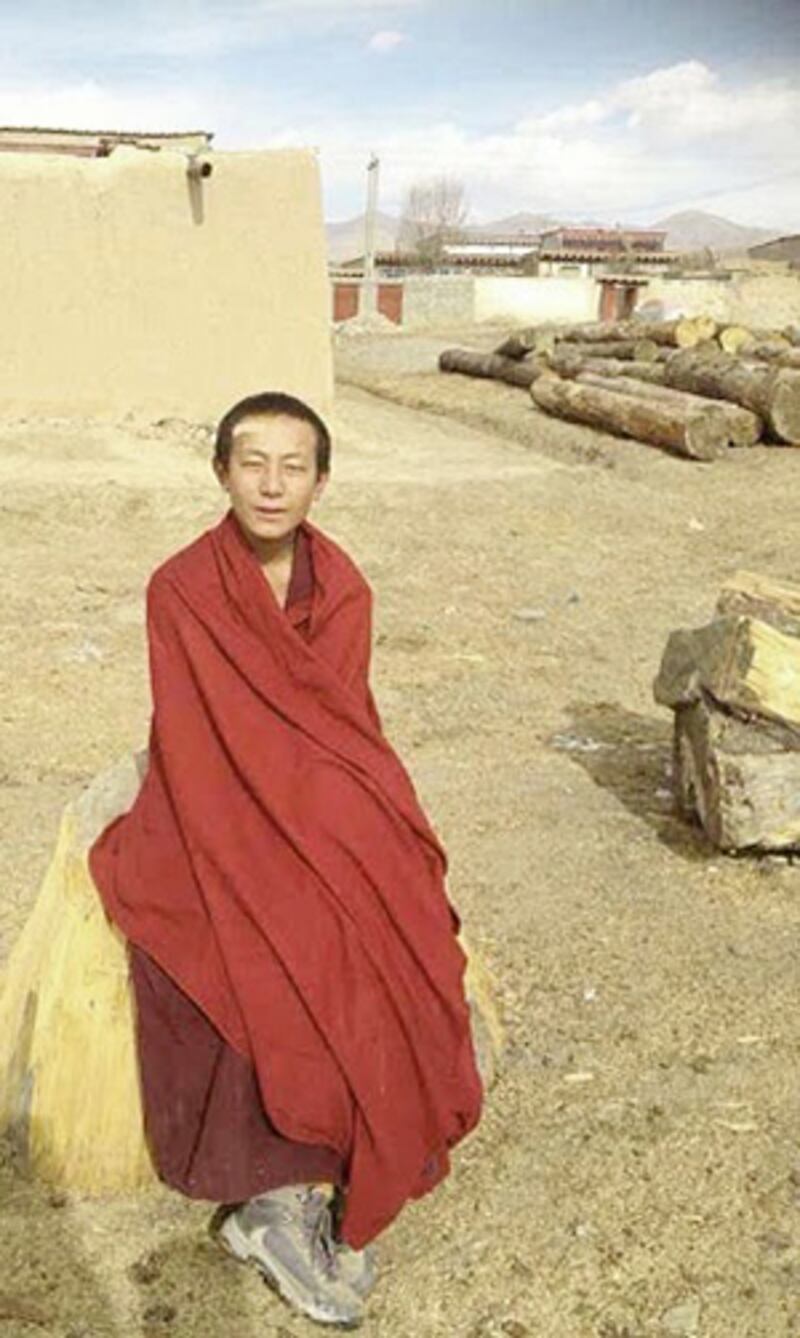 四川阿壩縣格德寺3月17日再有19歲僧人洛桑格桑，獨自到縣城抗議被捕。（照片來自西藏故鄉網） 