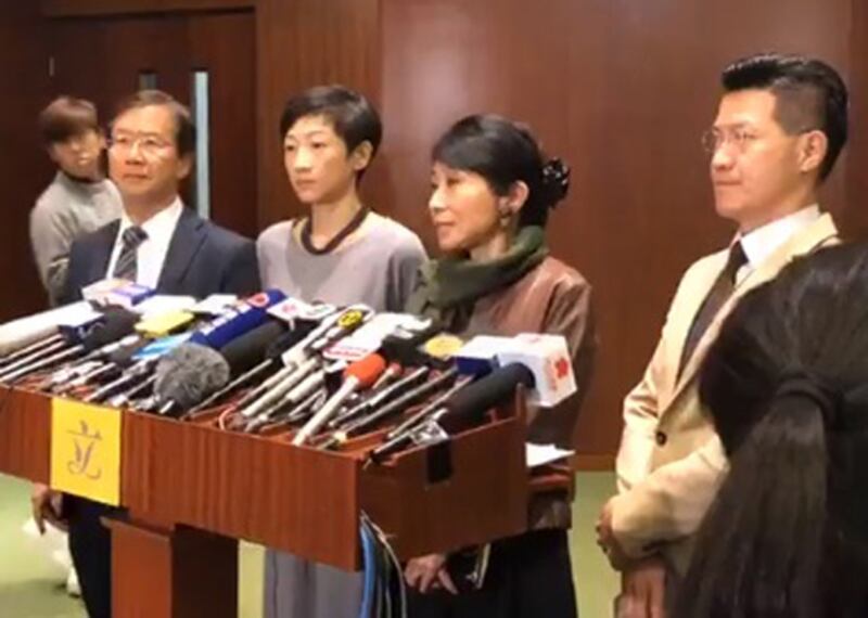 民主派議員表示,國際專家小組請辭令香港國際聲譽受損,並促請政府盡快成立獨立調查委員會。(陳淑莊臉書視頻截圖)