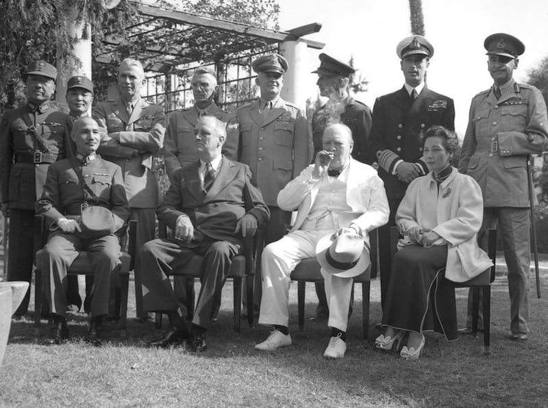 開羅會議檔案照片，左起：蔣中正、羅斯福、丘吉爾、宋美齡。