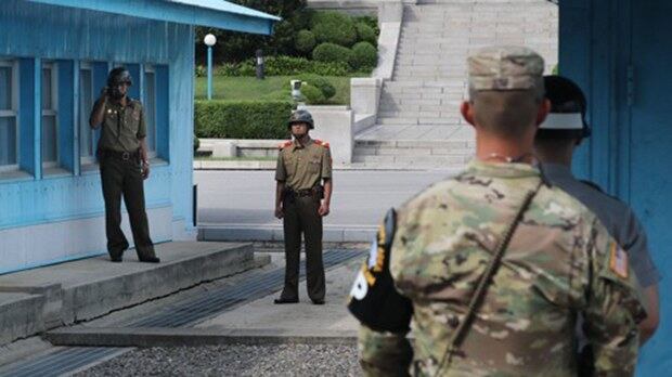 북한군 병사 1명이 13일 오후 판문점 공동경비구역(JSA) 지역으로 귀순해왔다. 사진은 지난 7월 판문점 모습.
