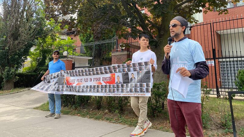 發起示威的團體之一、Justice for all Canada行政總監Taha Ghayyur感謝香港人參與，又指不同族群應聯合起來，對抗極權。（胡彗藍 攝）