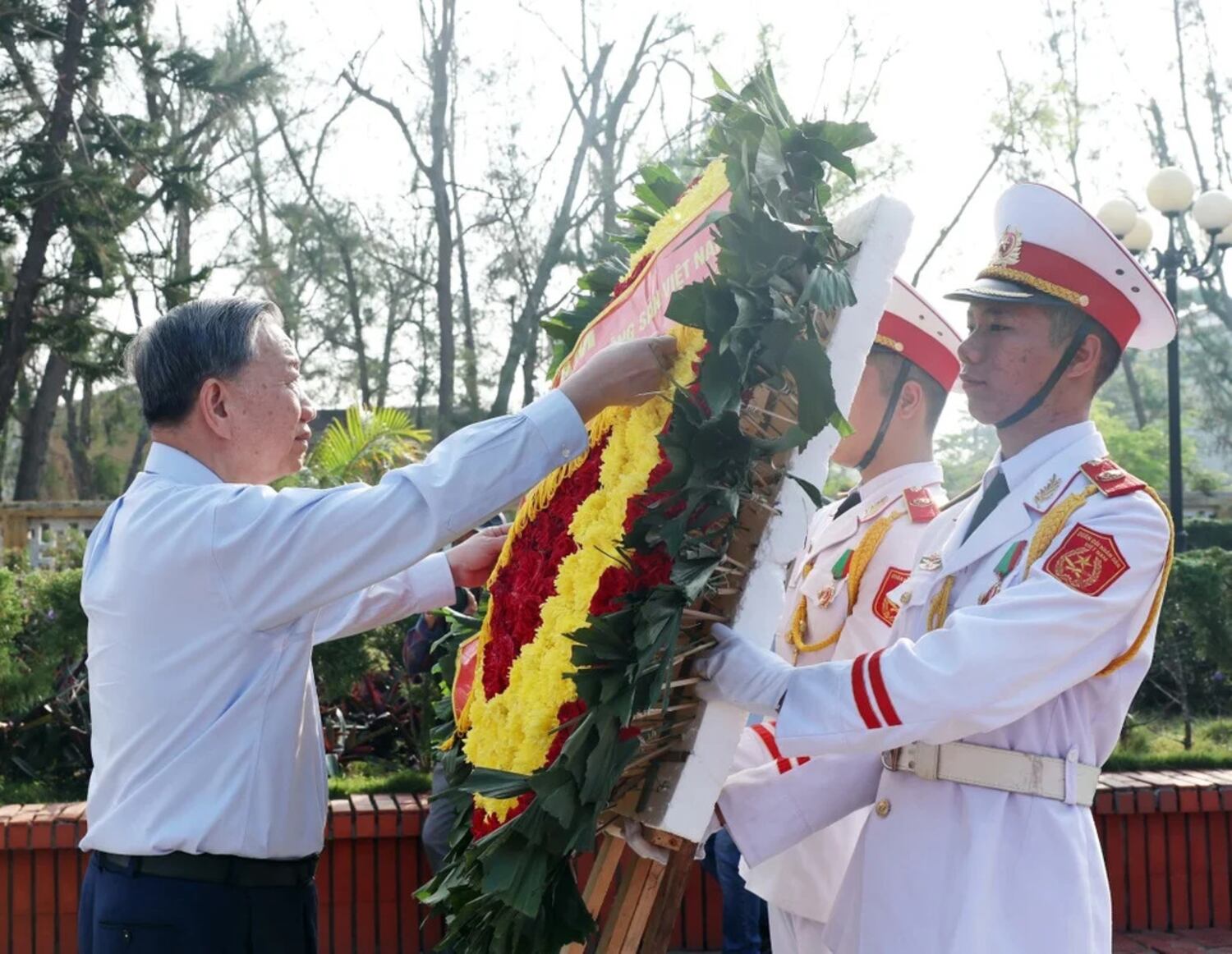 Vietnam’s leader visits island in Tonkin Gulf near China