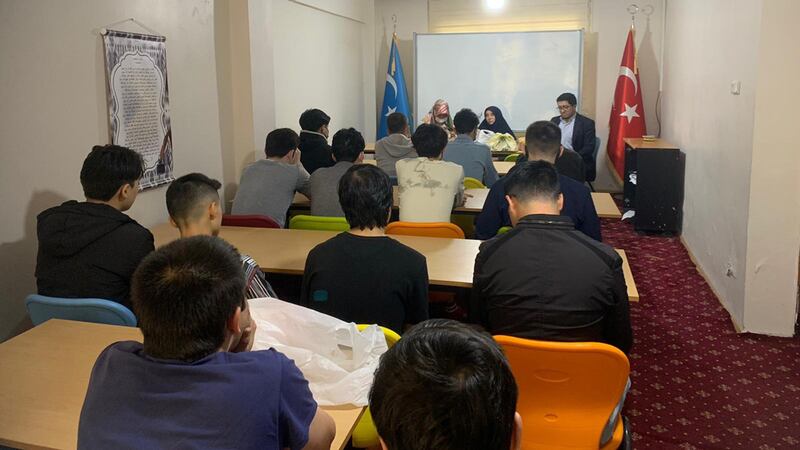 لېكسىيە ئاڭلاۋاتقان ياشلار، 2023-يىلى، ئىستانبۇل