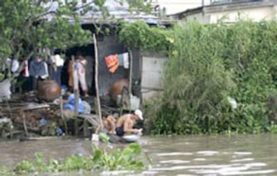 Nguồn nước là môi trường dễ bị nhiễm trùng cũng như lan truyền các bệnh truyền nhiễm