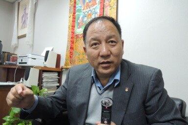 中国官员声称藏独情势严峻,西藏流亡政府驻台代表达瓦才仁认为,这根本是个「伪命题」,「反分裂」其实被用来掩盖「反贪腐」。(特约记者夏小华摄)。