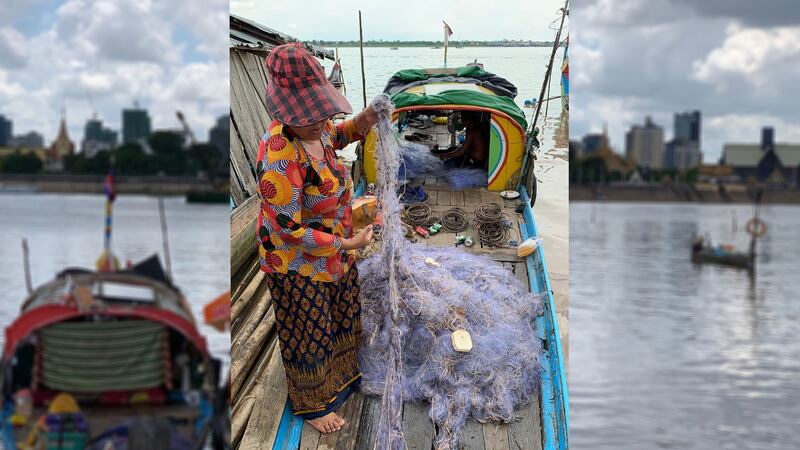 លោកស្រី យុត ពីប៉ា ជា​អ្នក​នេសាទ​នៅ​តំបន់​ជ្រោយ​ចង្វា រាជ​ធានី​ភ្នំពេញ កំពុង​ឈរ​ជជុះ​មង​ដោះ​សម្រាស់ នៅ​ថ្ងៃ​ទី២១ ខែកញ្ញា ឆ្នាំ២០២០។