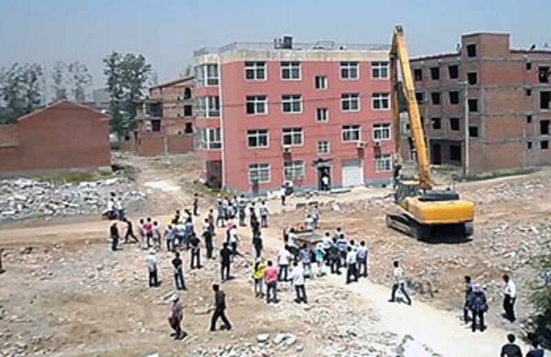 翟永偉兩幢四層樓房,一日內被拆掉。(照片來自六四天網)