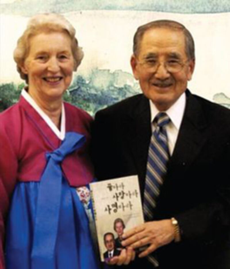 황문규 목사 부부. 