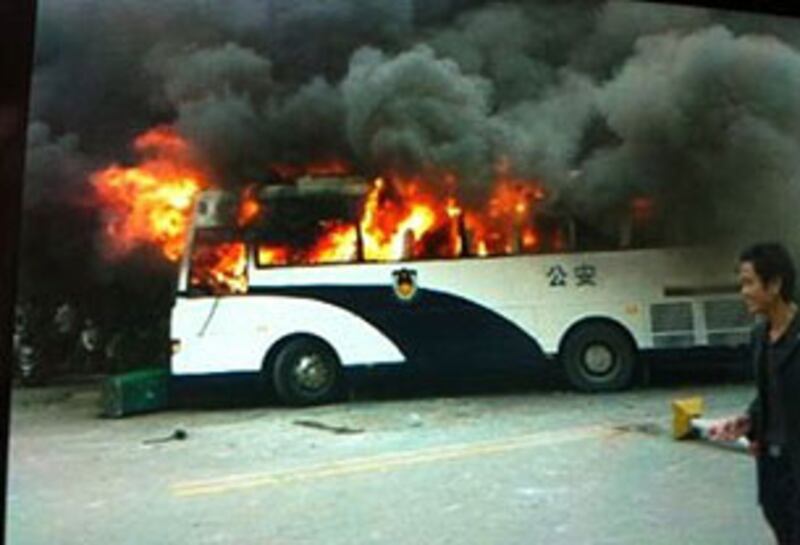Zhili_police_bus_fire305.jpg