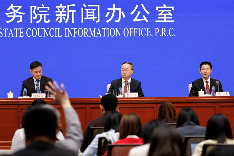 中國財經三巨頭舉行記者會推出救市措施。（路透社圖片）