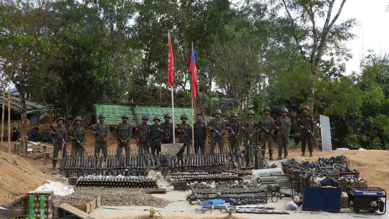 ပလက်ဝမြို့ ခဝဲဗျူဟာကုန်းအား ရက္ခိုင့်တပ်တော် (AA) မှ တိုက်ခိုက်သိမ်းပိုက်ပြီးနောက် သိမ်းဆည်းရမိသည့် လက်နက်ခဲယမ်းများနှင့် စစ်အသုံးအဆောင်များအား ၂၀၂၃ ခုနှစ် ဒီဇင်ဘာလ ၂၉ ရက်နေ့တွင် ထုတ်ပြန်ထားစဉ်။ (Photo: AA Info Desk)