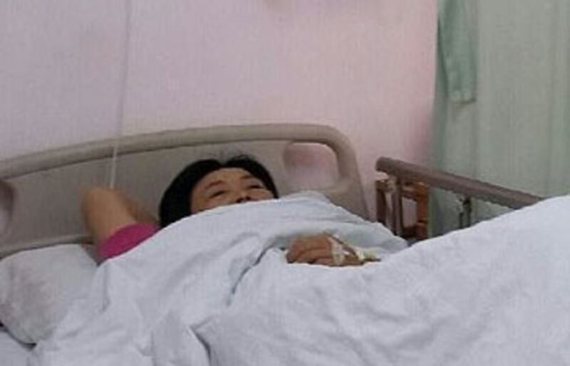 2013年9月24日,江蘇蘇州市木瀆鎮天平村老婦顧炳珍,因為抗議流氓為徵地闖家威嚇,開啟家中煤氣欲自焚,期間吸入過多媒氣中毒造成腦部受損,至今仍要留醫。(傷者家人提供)