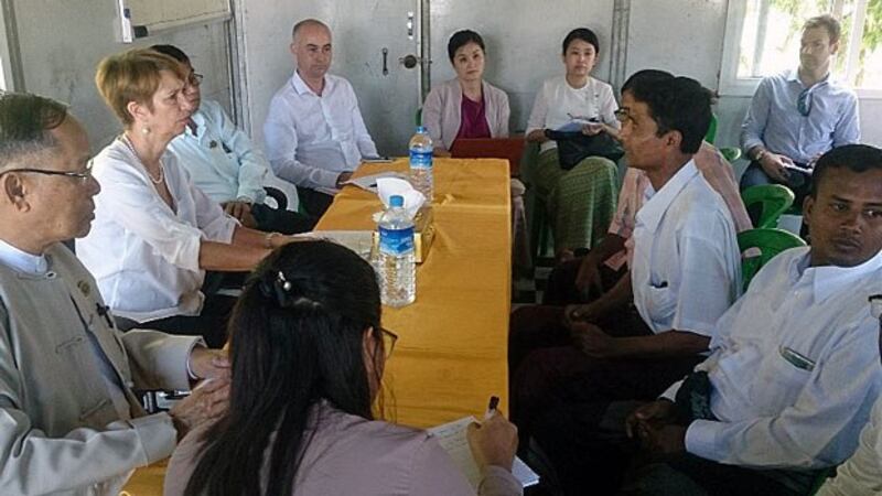 Christine Schraner Burgener (2nd L), the UN's special envoy for Myanmar, accompanied by local officials meets with Muslims who live in the Thet Kel Pyin IDP camps in Sittwe, western Myanmar's Rakhine state, Oct. 16, 2018.