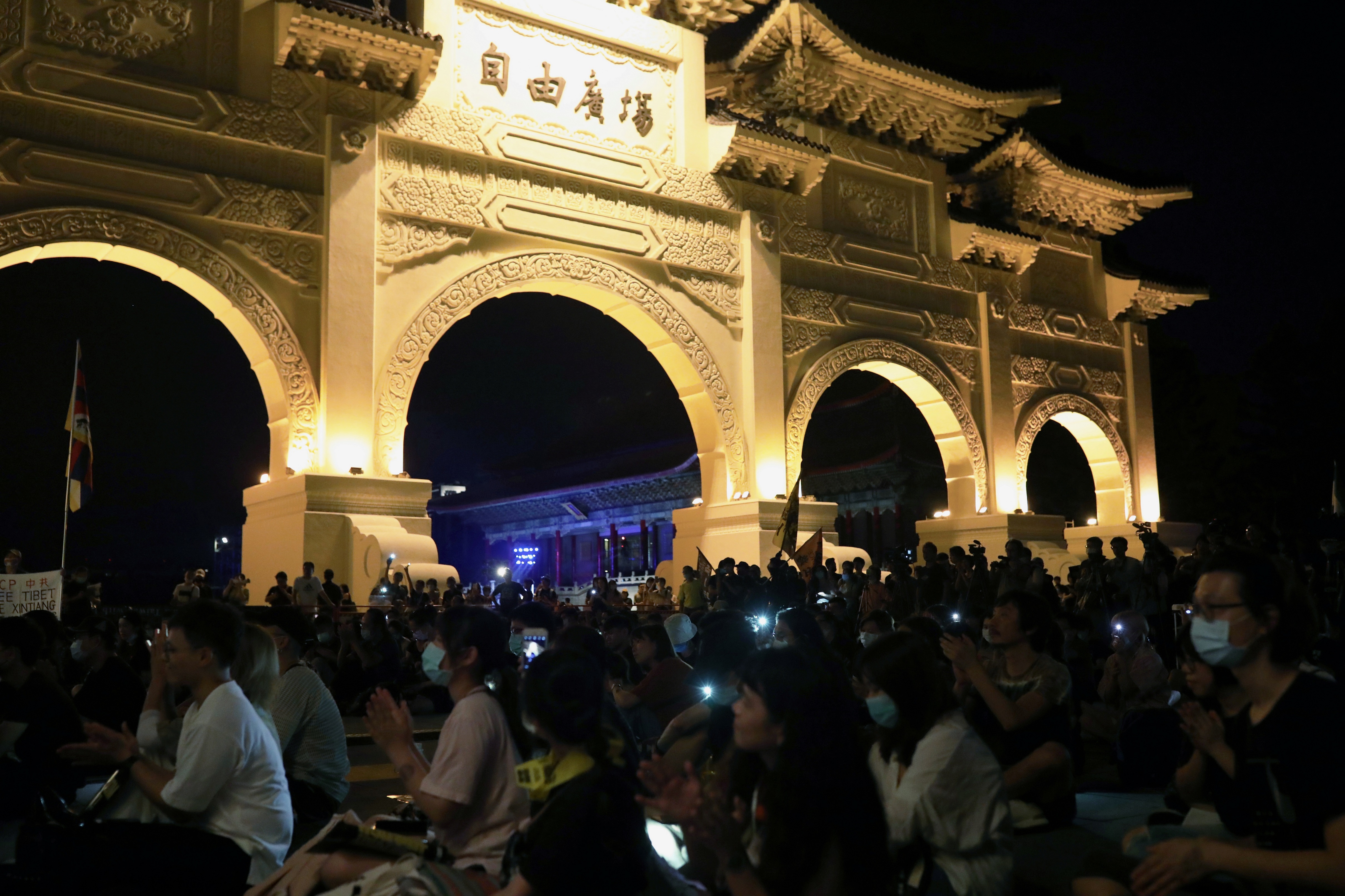 港方撤台聲明公開指「台方粗暴干預香港事務」。圖為2020年台灣有民眾集會聲援香港抗爭。（路透社資料圖片）