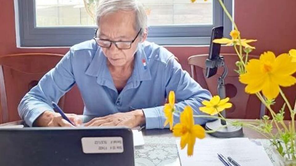 Mục sư Nguyễn Mạnh Hùng trong một tấm ảnh không rõ ngày trước khi bị bắt