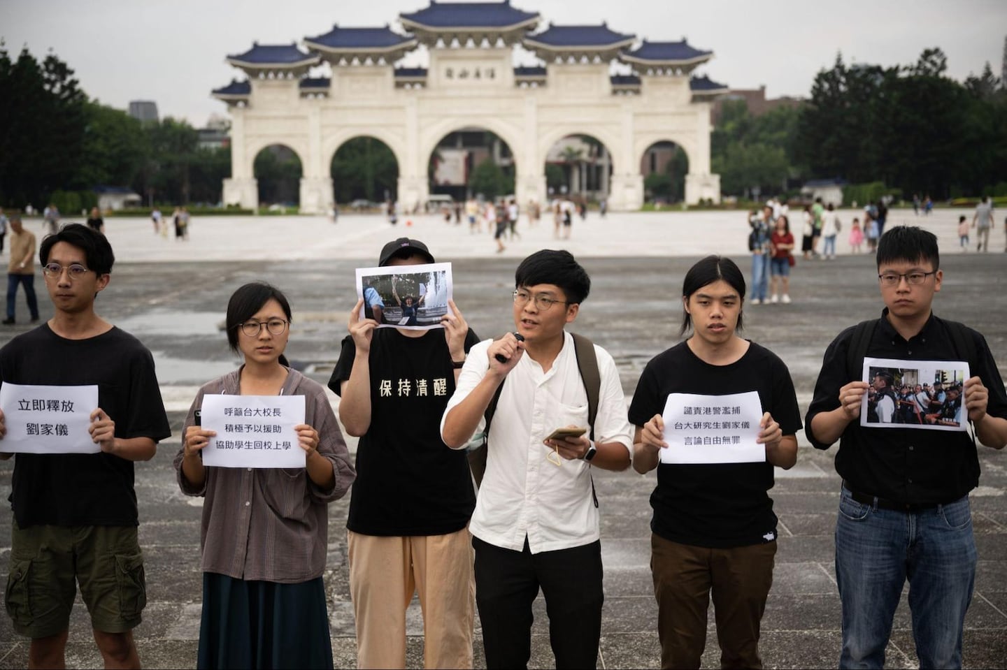 2023年6月4日，台湾民众声援在香港因公开悼念天安门事件而被港警以煽动罪逮捕的台湾大学建筑与城乡所港籍研究生刘家仪。（摄影／杨子磊）