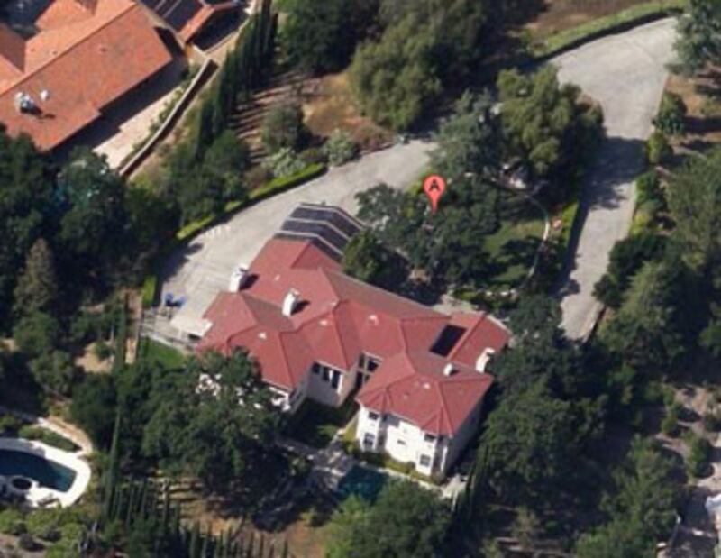 美國博訊網今天在網站上揭露王岐山在美國矽谷擁有價值數百萬美元豪宅這項消息,還附上豪宅的空照圖。(博訊圖片)