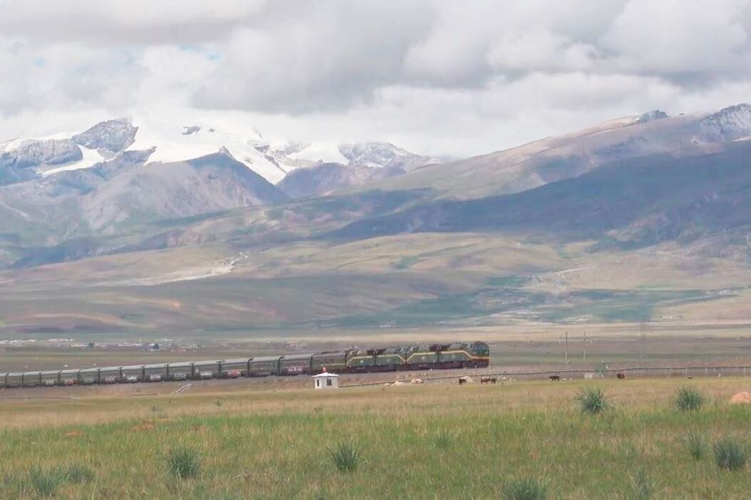 བོད་ཀྱི་འབྲོག་སའི་རྩ་ཐང་འཕྲེད་ཀྱིས་བཅད་པའི་མཚོ་བོད་ལྕགས་ལམ།