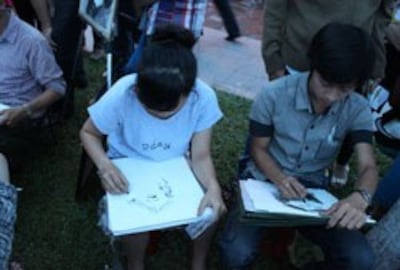 Vẽ truyền thần tại công viên, ảnh chụp trước đây. RFA PHOTO.