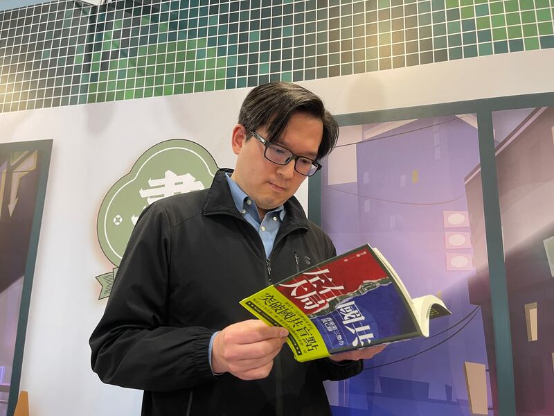 柴宇瀚的新作選擇在台灣出版。（任子游攝）