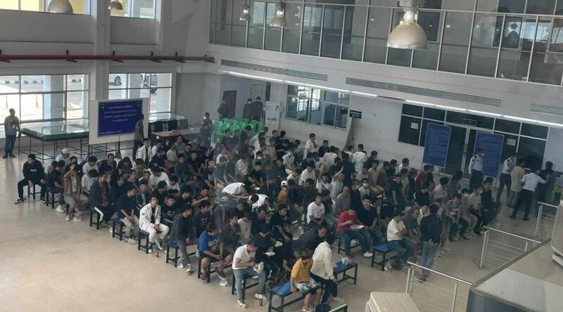 မြန်မာနိုင်ငံ မြဝတီမြို့ကနေ တရုတ်နိုင်ငံကို ပြန်မည့် တရုတ်နိုင်ငံသားများအား ထိုင်းနိုင်ငံ မဲဆောက်အပြည်ပြည်ဆိုင်ရာ လေဆိပ်တွင် ၂၀၂၄ ခုနှစ် ဖေဖော်ဝါရီလ ၂၉ ရက်နေ့က တွေ့ရစဉ်။ (Photo: Mr Joe)