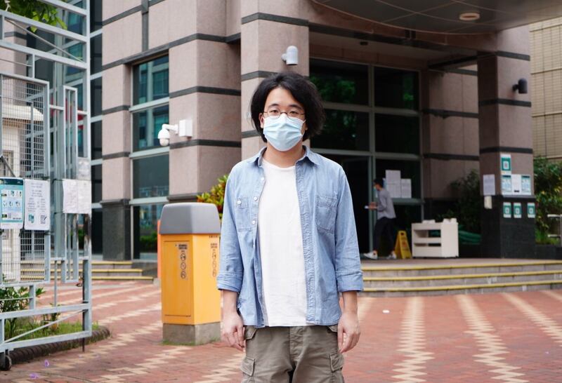 連桷璋周二(31日)被判無罪釋放,離開法院。(文海欣 攝)