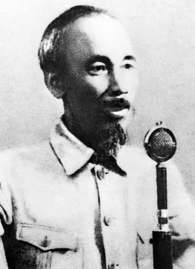 Hình minh hoạ. Chủ tịch Hồ Chí Minh đọc tuyên ngôn độc lập bằng chữ quốc ngữ ở Hà Nội hôm 2/9/1945