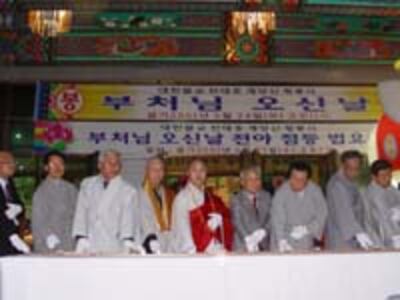 buddist_day200_1.jpg